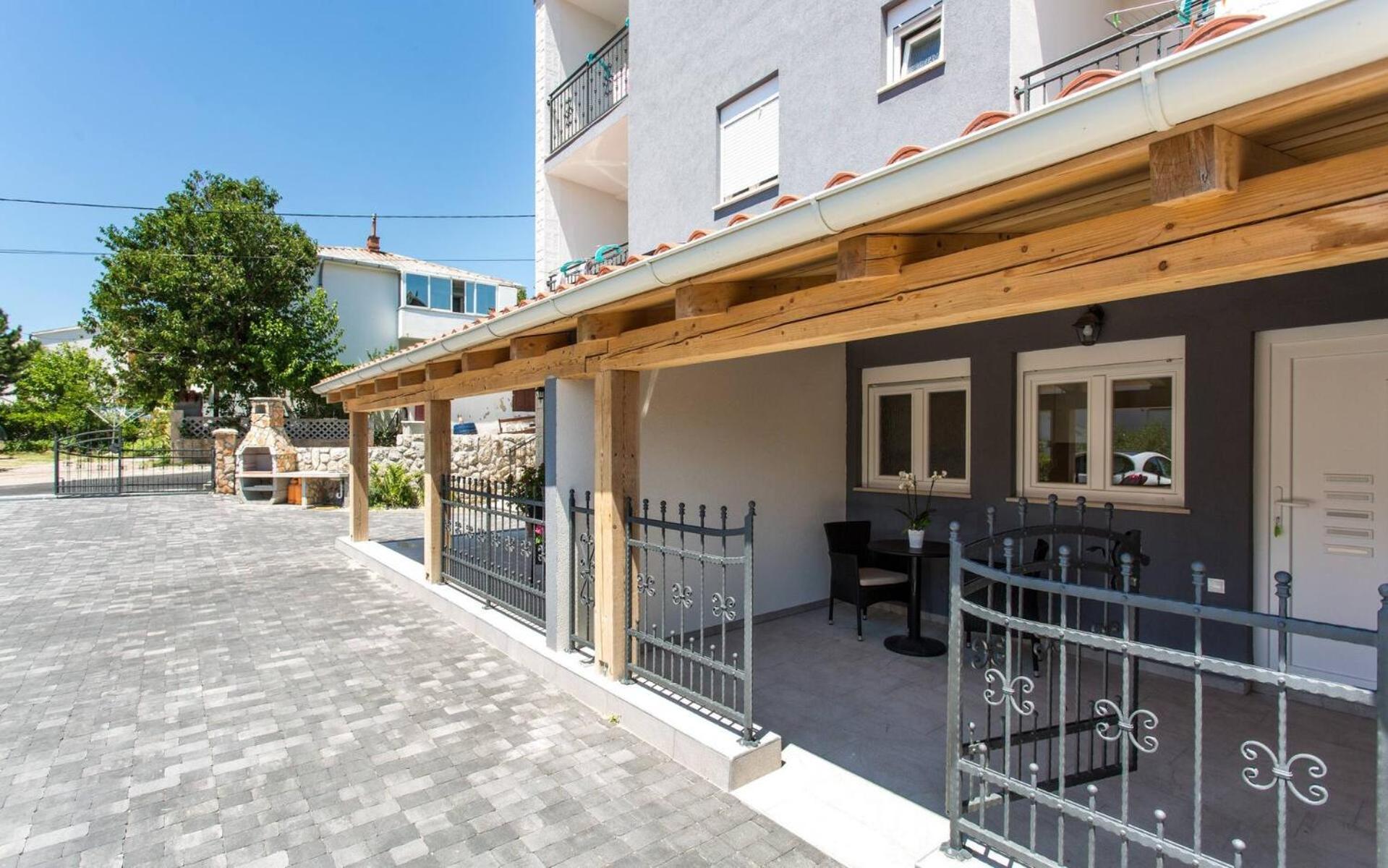 Apartments Bernardeta 1 バスカ エクステリア 写真