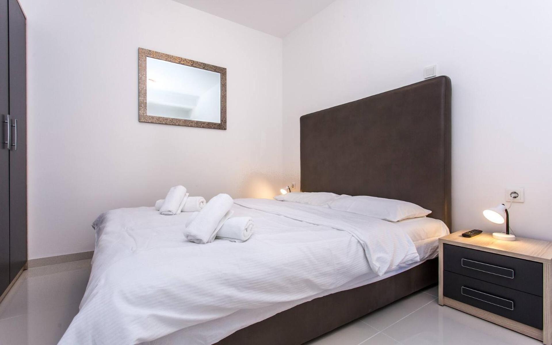 Apartments Bernardeta 1 バスカ エクステリア 写真