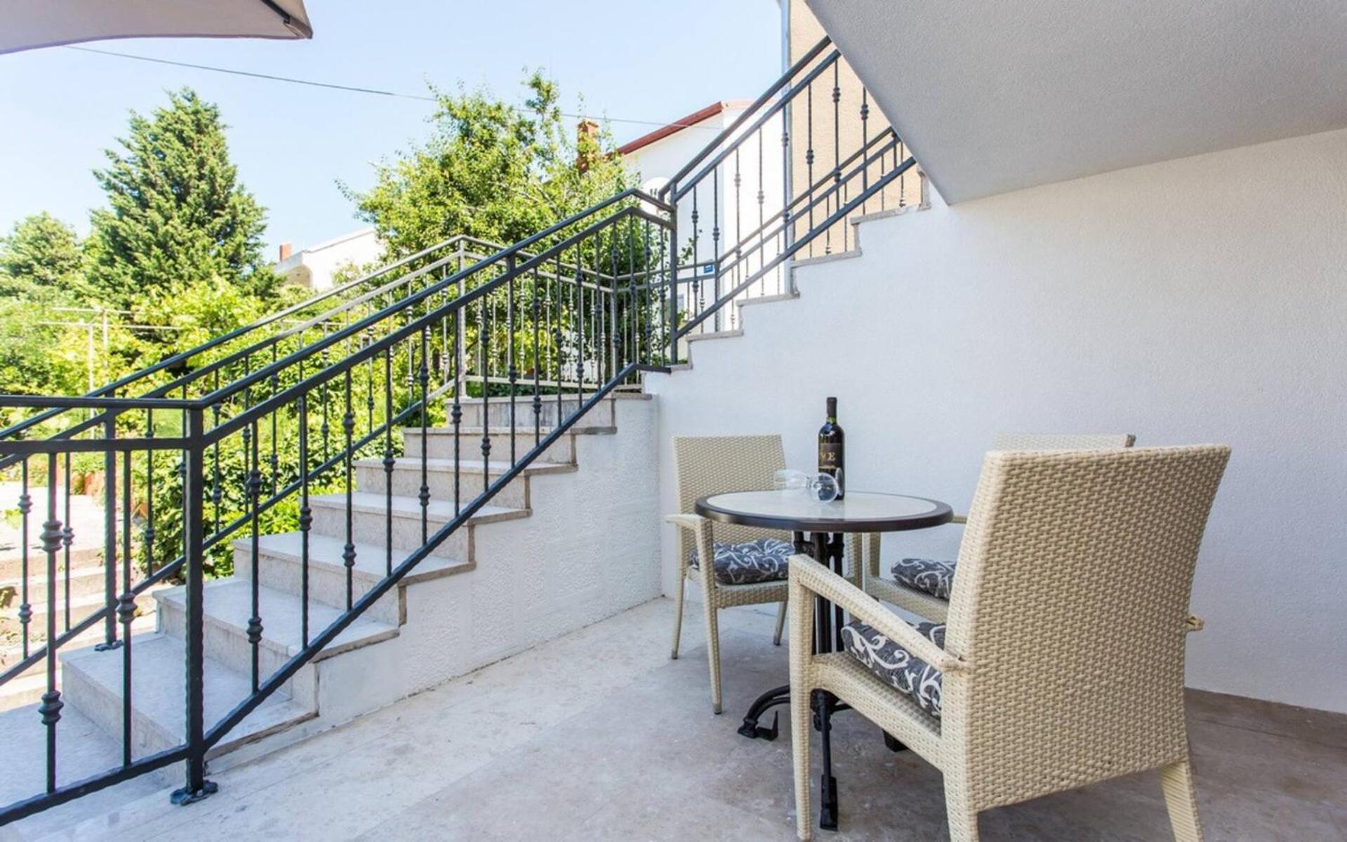 Apartments Bernardeta 1 バスカ エクステリア 写真
