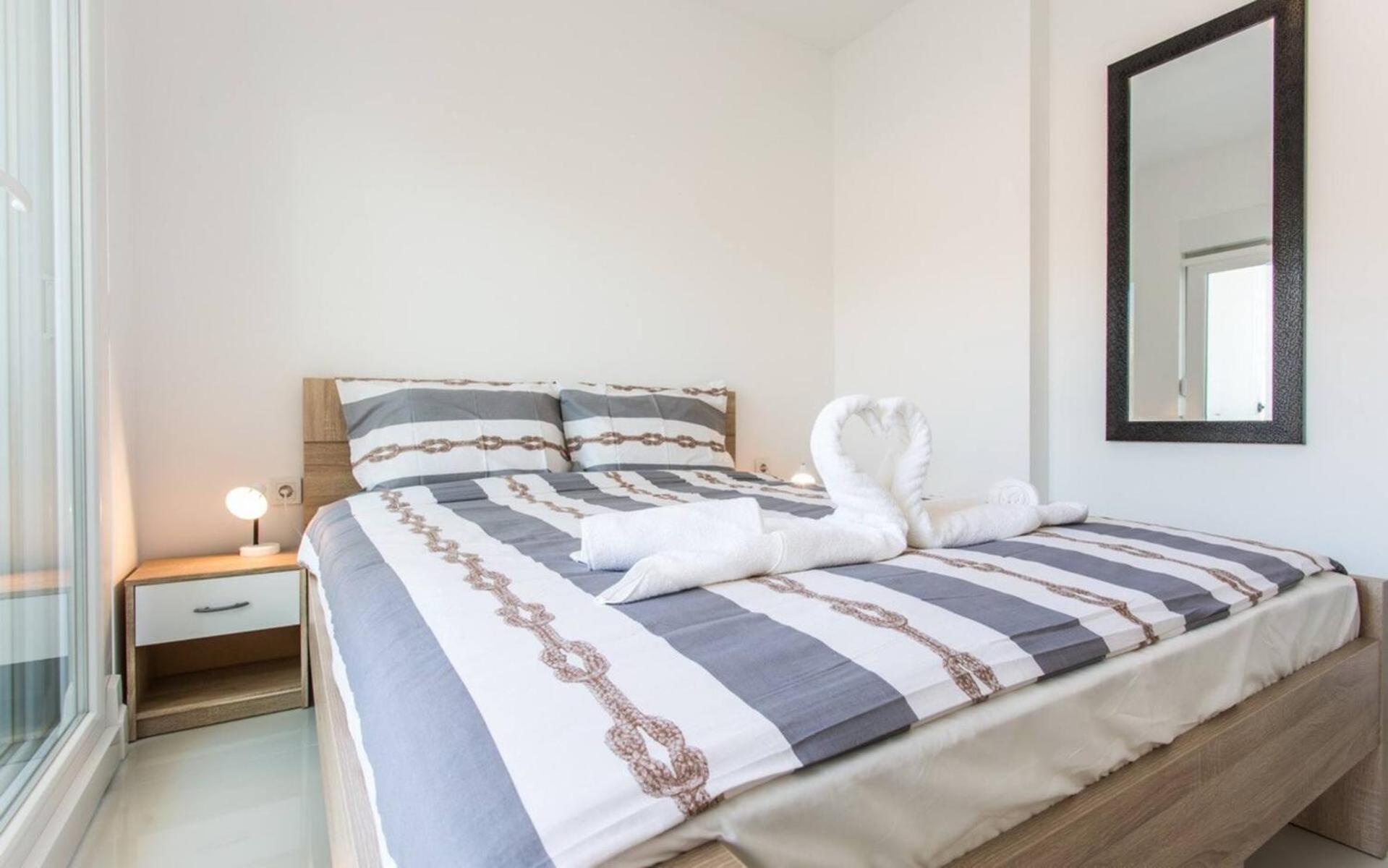 Apartments Bernardeta 1 バスカ エクステリア 写真