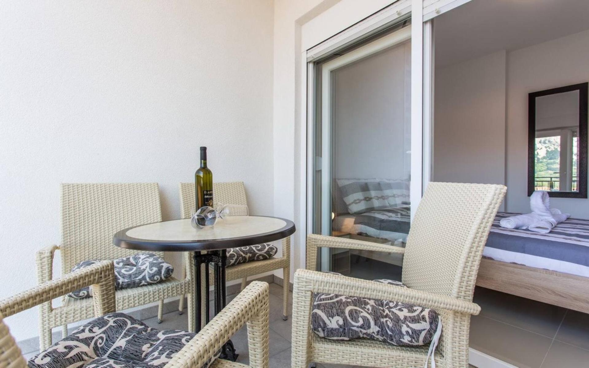 Apartments Bernardeta 1 バスカ エクステリア 写真