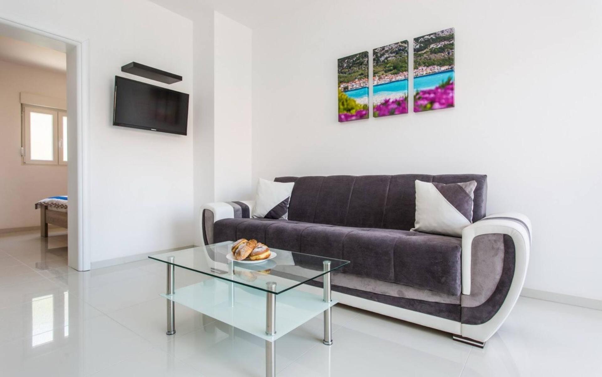 Apartments Bernardeta 1 バスカ エクステリア 写真